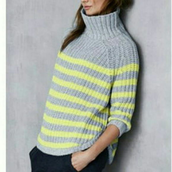 Victoria's Secret Tops - Victoria's Secret Chunky Turtleneck Sweater Sz XS